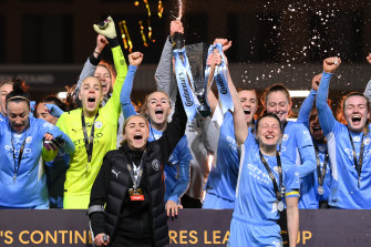 City celebrate their Cup win.
