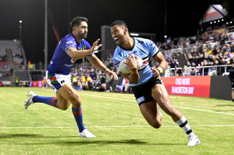 Ro<em></em>naldo Mulitalo crosses for one of his two tries against the Warriors in Redcliffe.