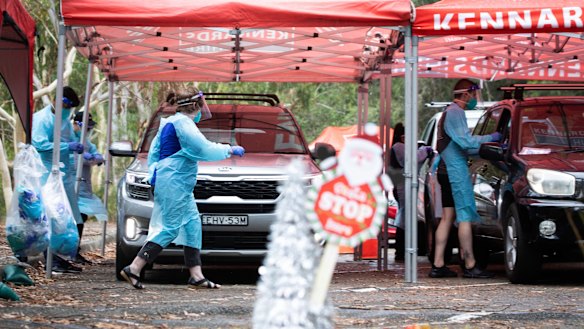 Sydneysiders line up to be tested at a pop-up clinic at Frenchs Forest in Sydney.