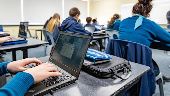 A new report shows a trial run for  NAPLAN online testing regime exposed major problems with log on recovery times and data loss protection.
