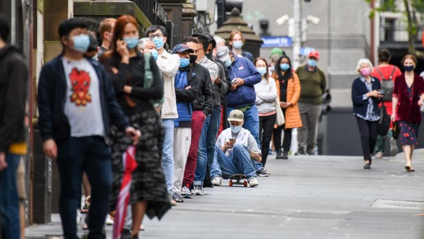 The COVID-19 testing queue at Melbourne Town Hall on Christmas Day. 