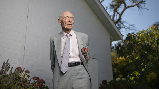 World War II veteran Les Cook, who says no country looks after its returned servicemen as well as Australia.