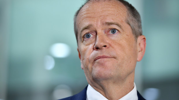 Bill Shorten has proposed a compromise to get children our of detention on Nauru.