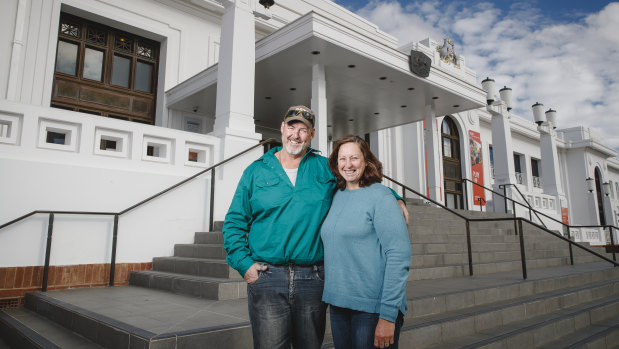 Jim and Wendy Starkey are the descendants of two former Prime Ministers Joseph Lyons and Billy Hughes. The couple were visiting Canberra this week.