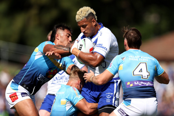 Viliame Kikau runs the ball against the Titans.