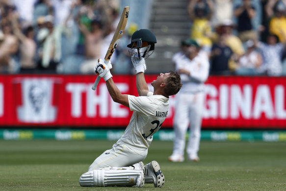 David Warner celebrates his 200.