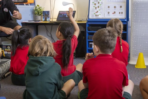 Victorian teachers will be required to teach students to sound out words, if the Coalition is elected.