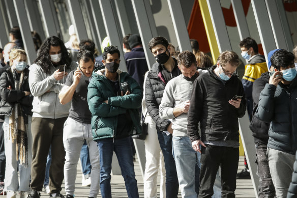 Long queues for vaccination outside the Exhibition Centre in Melbourne in August.