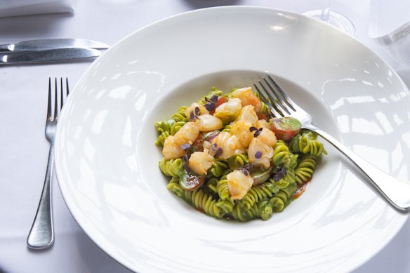 Nettle pasta with prawns.