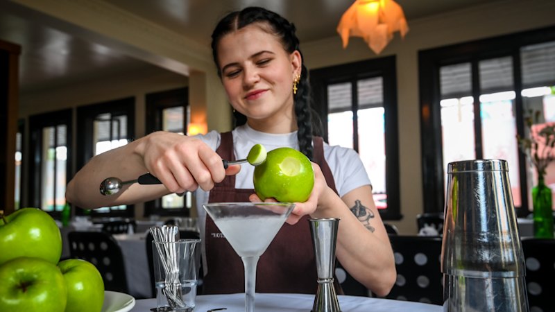 Koktajl Appletini se vrača v trendu in osvežuje poletje
