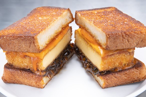 Suupaa’s egg sando stars a slab of fried tamago.
