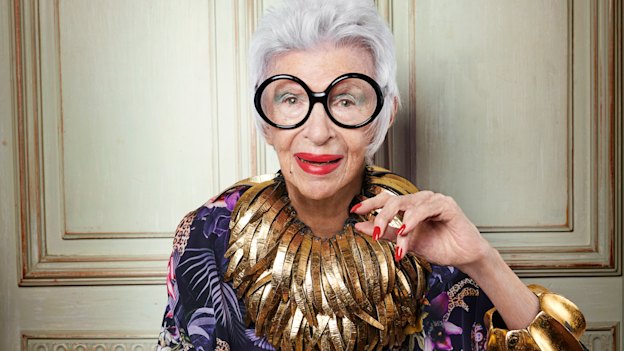 Iris wears “Midnight Jungle” printed top and “Palazzo High Twist” pants from Blue Illusion. Accessories, Iris’s own.