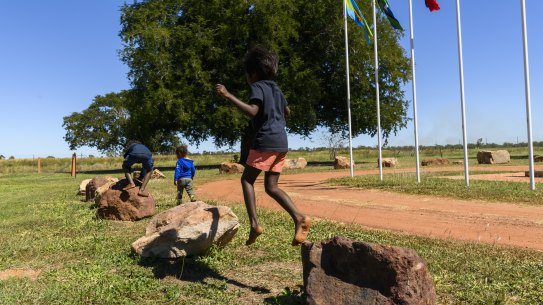 Indi Kindi early childcare is an Indigenous designed and led program that Unicef has decided to support to address disadvantage among Aboriginal children. 