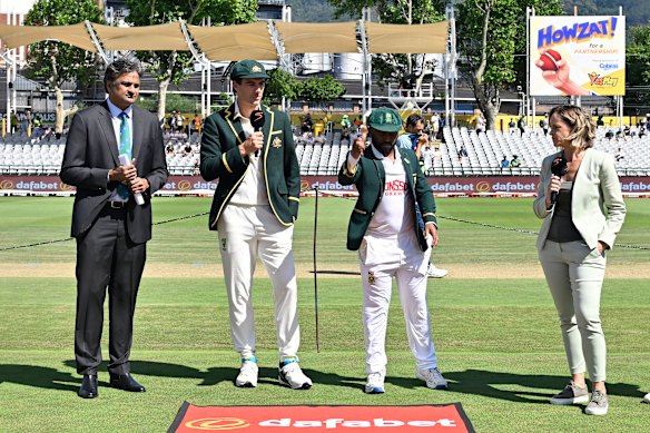Captains Pat Cummins and Temba Bavuma at the coin toss before the third Test at Cape Town.
