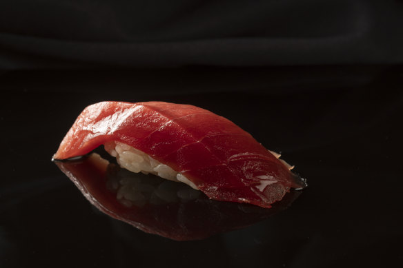 Akami (tuna) nigiri.