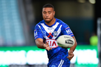 Ofahiki Ogden playing for the Bulldogs in 2019.