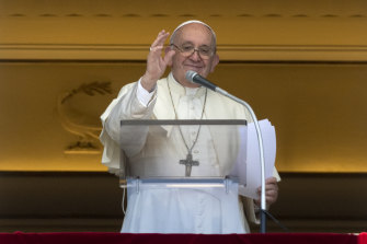 Vatikan politikası, Papa'yı her ne pahasına olursa olsun serpintiden korumaktır. 