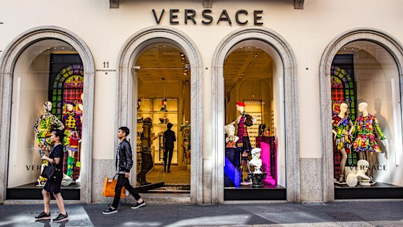 The iconic Italian fashion house of Versace has been bought out by handbag maker Michael Kors Holding.