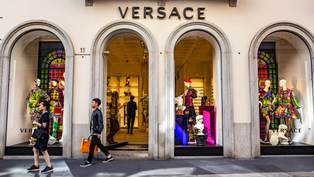 The iconic Italian fashion house of Versace has been bought out by handbag maker Michael Kors Holding.