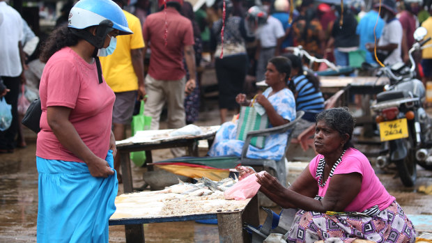 Vendors struggle to sell fish at a market in Negombo, Sri Lanka, last week.