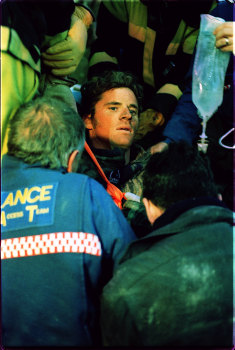 S.C.A.T.  paramedic Paul Featherstone as he was released from the Thredbo landslide.