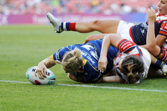 Abbi Church scoring a try against the Roosters.
