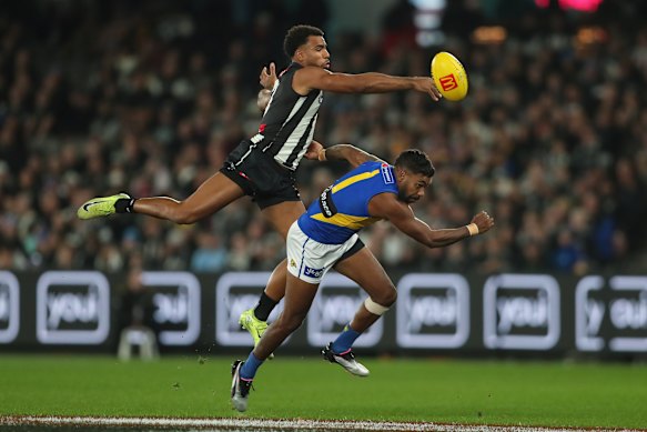 Collingwood defender Isaac Quaynor spoils Eagle Liam Ryan.