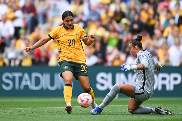 Matildas striker Sam Kerr can’t get past Canadian goalkeeper Kailen Sheridan.