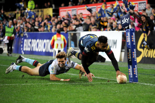 Jona Nareki dives over in the corner for the Highlanders on Saturday night.