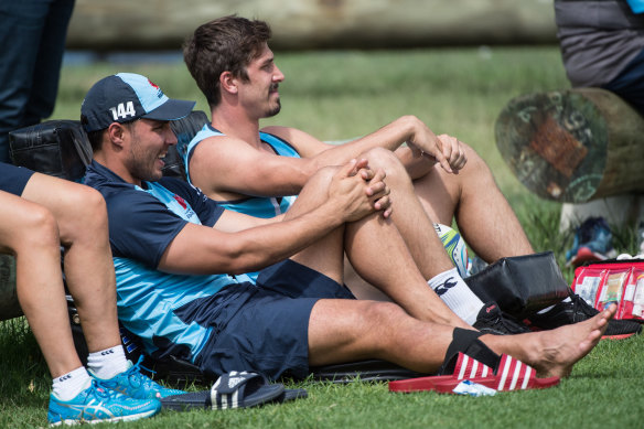 Phipps (L) and Gordon (R) take a break at Waratahs training in 2018. 