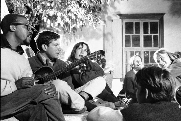 Canadian poet, author and musician Leonard Cohen (second left) plays guitar on Hydra with, among others,   Charmian Clift (third left), and Norwegian expatriate Marianne Jensen (also known as Ihlen) in October 1960. 