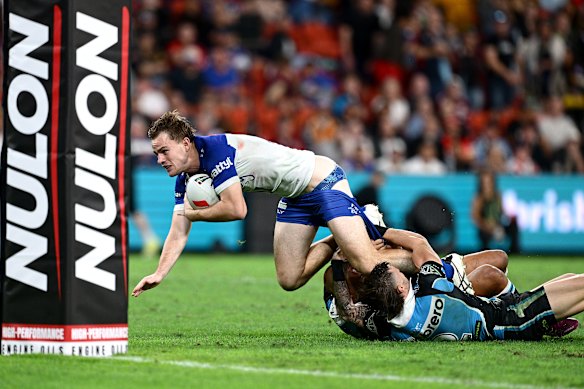 Lachlan Galvin estava com as calças abaixadas tentando fazer uma tentativa de consolação para Canterbury.