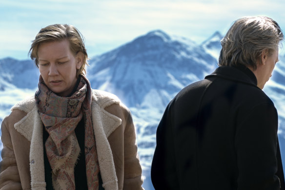 Sandra Hüller plays Sandra Voyter, who is accused of murdering her husband Samuel (Samuel Theis).