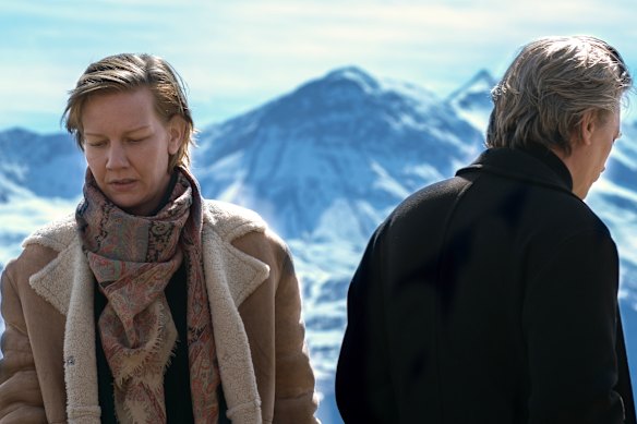 Sandra Hüller plays Sandra Voyter, who is accused of murdering her husband Samuel (Samuel Theis) in Anatomy of a Fall.