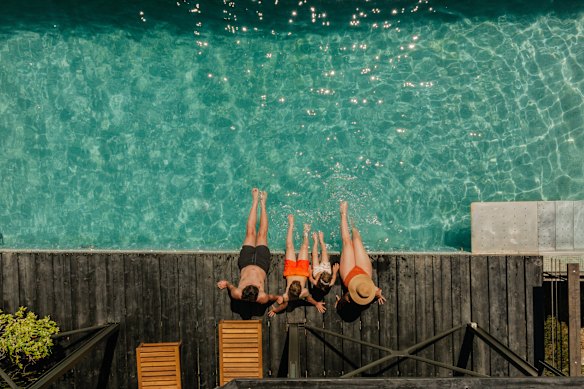 If a villa has been divided among eight, person eight’s withdrawal does not make their share of the bill disappear.