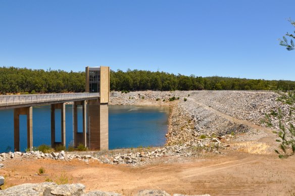 Serpentine Dam. 