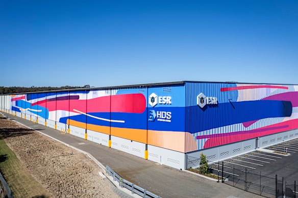 A 1900 sq m mural now adorns ESR’s Eastern Creek Industry Park. It’s named Moving Colours.