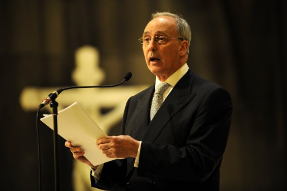 Paul Keating delivers a eulogy for Geoffrey Tozer at St Patrick's Cathedral in 2009.