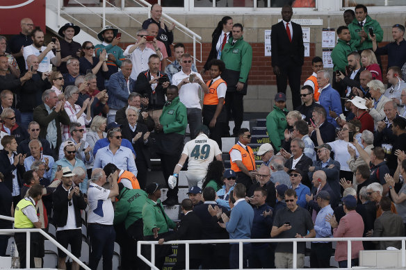 Steve Smith returns to the dressing room after he was dismissed by Chris Woakes.