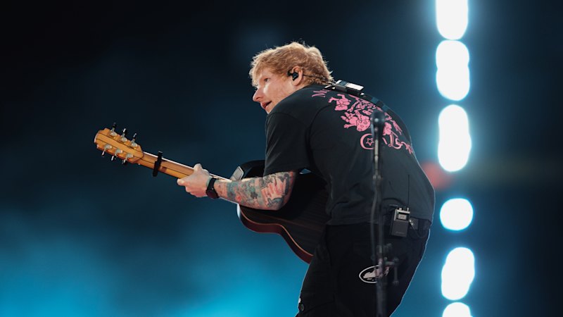 Ed Sheeran provides intimate one-man performance to a stadium of thousands