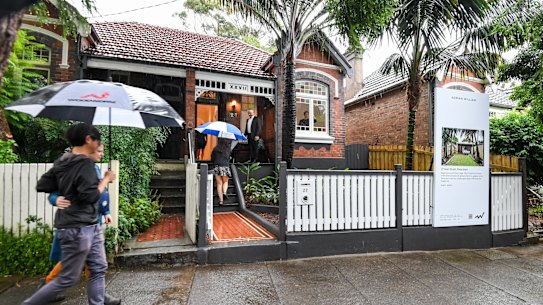 Vendors are slashing prices by more than 10 per cent in parts of the inner west.