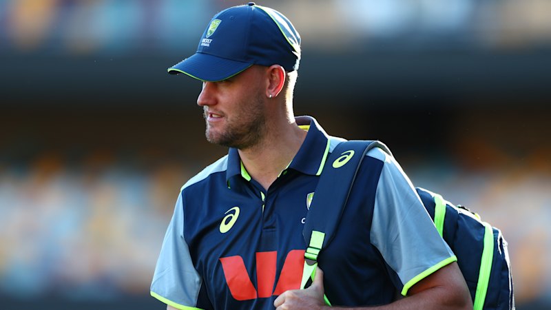 A shootout looms between two very different cricketers if Khawaja is axed