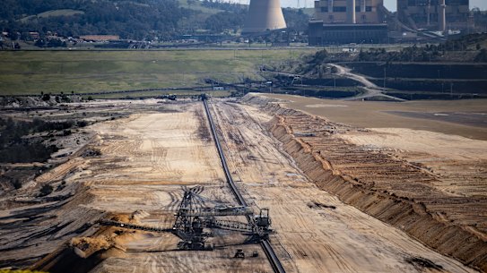 The federal government paid $100,000 to economist Brian Fisher to review its economic modelling on net zero. 