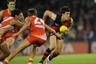 Angus Monfries evades Suns tacklers.