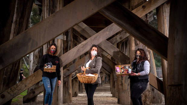 Patricia Callinan (centre), Bec Russell (left) and Jennifer Niehues of The Help 3095 and Surrounds Facebook group.