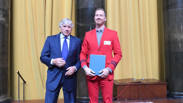 With the president of Columbia University, Lee Bollinger, after receiving the Pulitzer Prize for Fiction.