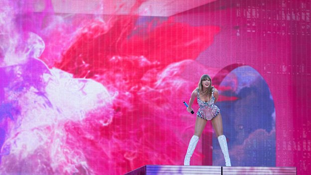“This is the biggest show we’ve done on this tour or any tour,” Taylor Swift told the crowd of 96,000 at the MCG.