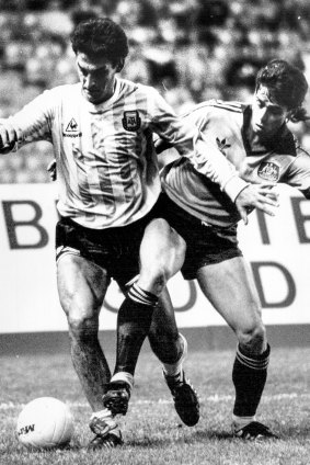 Jose Rodriguez and Frank Farina compete for the ball in 1988.