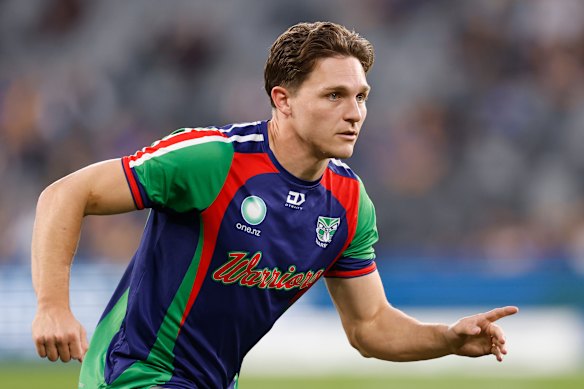 Warriors half Luke Metcalf will join the Dragons on a three-year deal from next season.