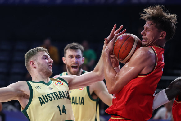 Jack White contests a rebound with Germany’s Moritz Wagner.